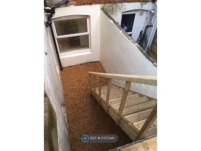 1 Bedroom Flat To Rent In Windsor Road, Bournemouth, BH5