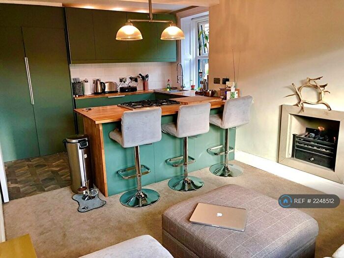 2 Bedroom Flat To Rent In Gatehead Road, Saddleworth, OL3