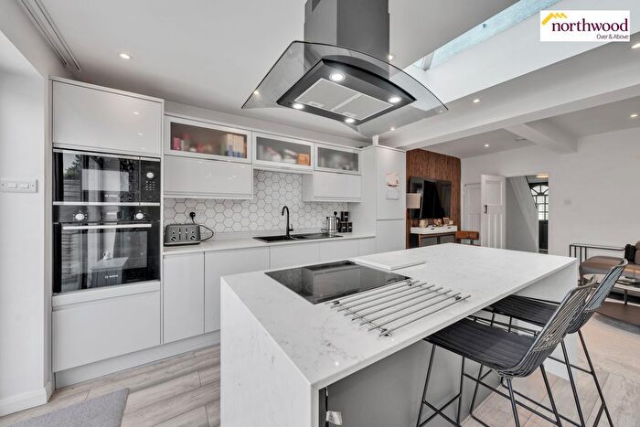 2 Bedroom End Of Terrace House For Sale In Briar Road, Watford, WD25