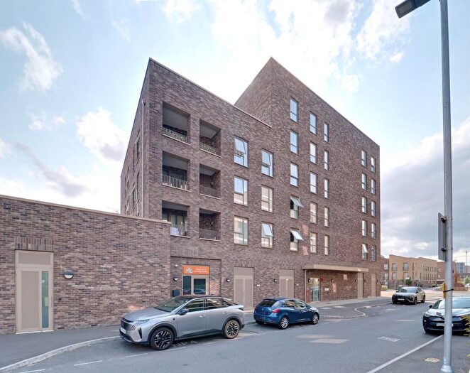 2 Bedroom Flat For Sale In Fairmont Road, Rainham, RM13