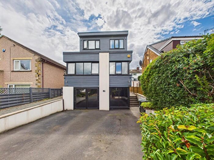 4 Bedroom Detached House For Sale In Grange Park Road, Bingley, BD16