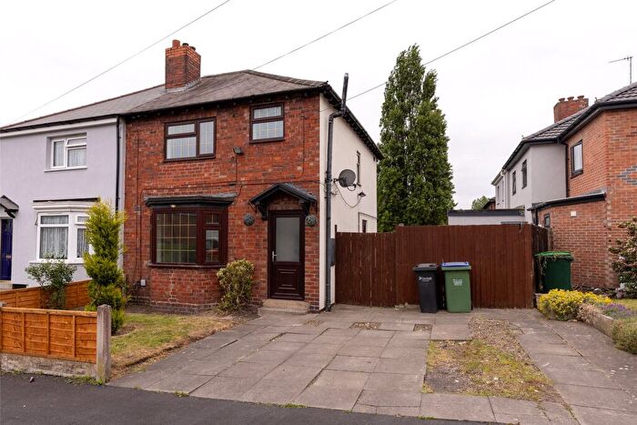 3 Bedroom Semi-Detached House To Rent In Princes Road, Tividale, Oldbury, West Midlands, B69