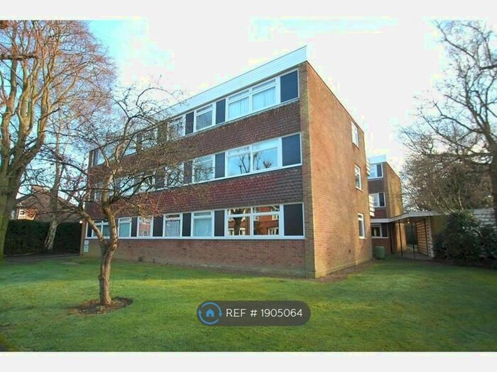 2 Bedroom Flat To Rent In Highland Avenue, Brentwood, CM15