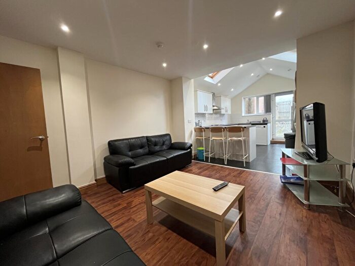 3 Bedroom House To Rent In Hubert Road - Bed, Selly Oak, West Midlands, B29