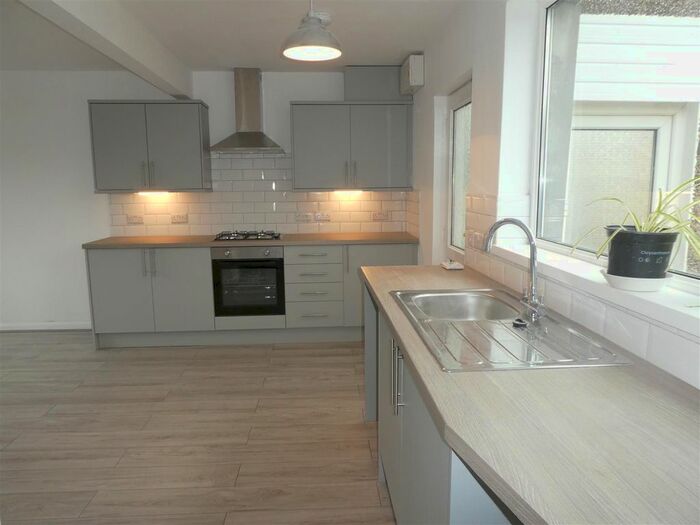 3 Bedroom Semi-Detached House To Rent In Farm Road, Pontardawe, Swansea, SA8