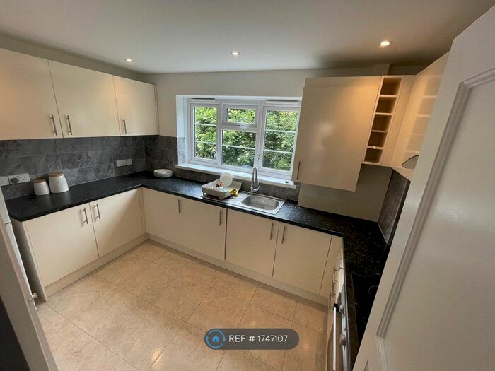 3 Bedroom Flat To Rent In Gladstone Avenue, London, N22