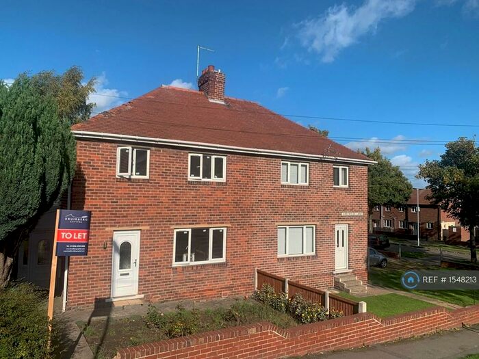 3 Bedroom Semi-Detached House To Rent In Greenside Lane, Hoyland, Barnsley, S74