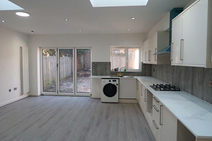 5 Bedroom Terraced House To Rent In Carr Road, Northolt, UB5