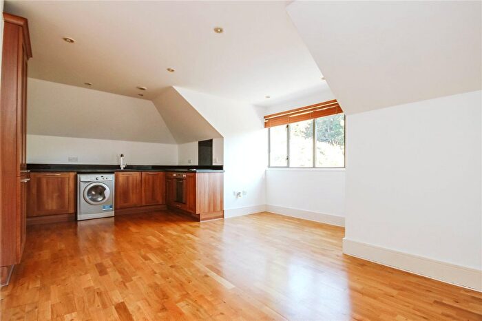 1 Bedroom Flat To Rent In Pump House Lane, St. Annes Park, Bristol, BS4