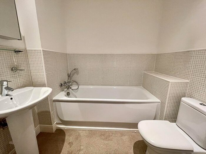 2 Bedroom Apartment To Rent In Stourton - Stewponey Court, DY7