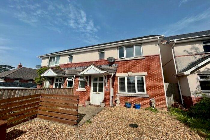 2 Bedroom Property To Rent In Jumpers Road, Christchurch, BH23