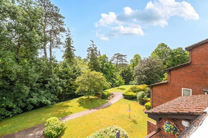 3 Bedroom Flat For Sale In Southview Road, Warlingham, CR6