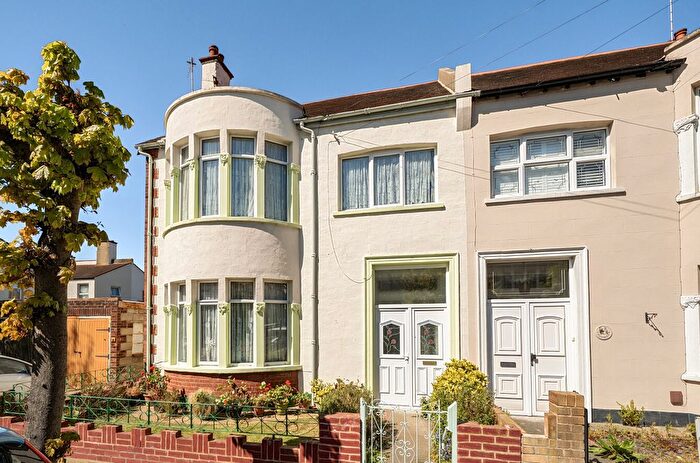 4 Bedroom Semi-Detached House For Sale In Cotswold Road, Westcliff-On-Sea, Essex, SS0