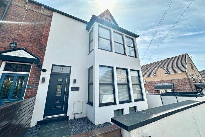 3 Bedroom Property To Rent In Roundhay Crescent, Leeds, LS8