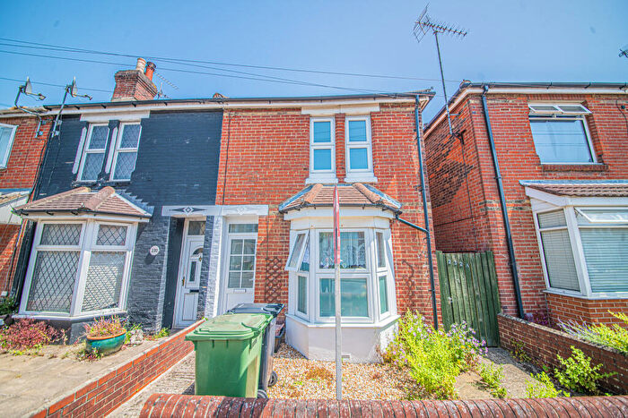 1 Bedroom Ground Maisonette For Sale In Market Street, Eastleigh, SO50