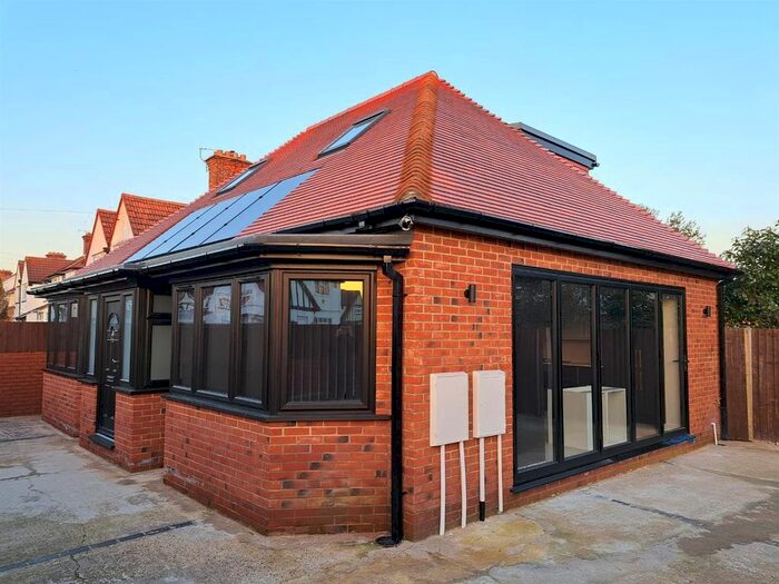 3 Bedroom Detached Bungalow To Rent In Sutton Square, Heston, Hounslow, TW5