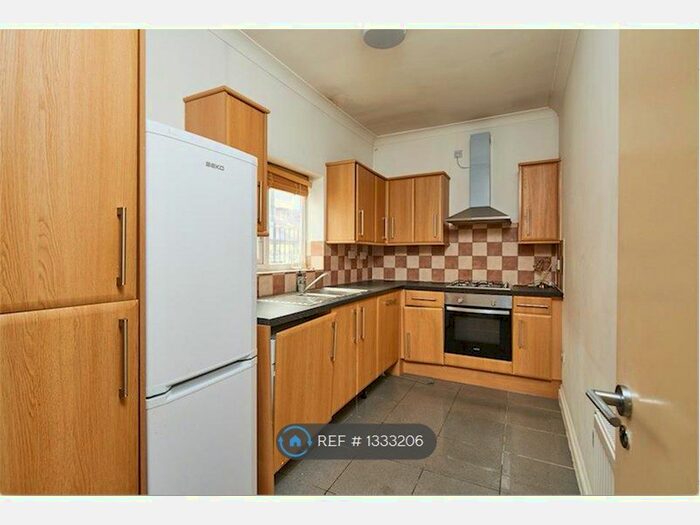 2 Bedroom Flat To Rent In Dalston Lane, London, E8