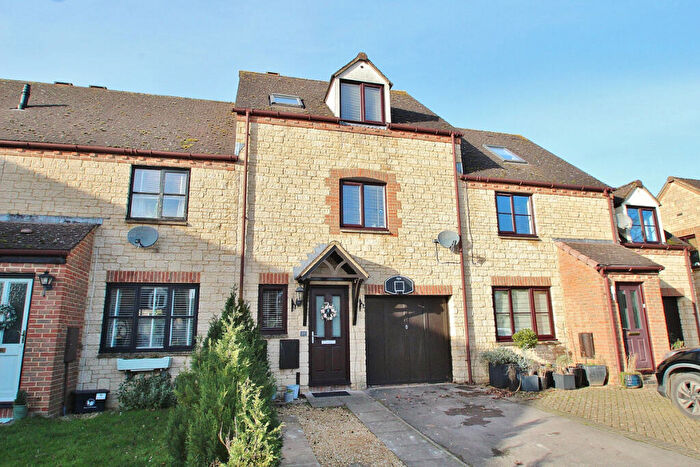 3 Bedroom Terraced House For Sale In Broadway Close, Witney, OX28