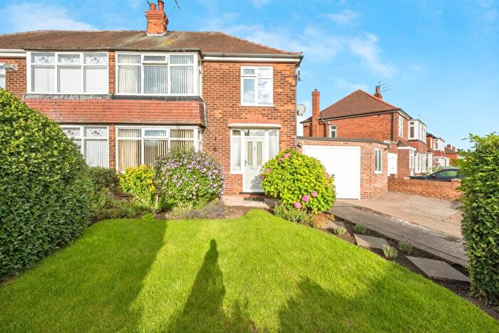 3 Bedroom Semi-Detached House For Sale In Tenter Road, Warmsworth, Doncaster, DN4