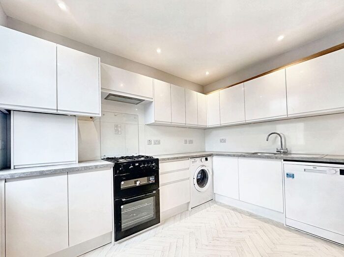 1 Bedroom Flat To Rent In High Street, Uxbridge, UB8