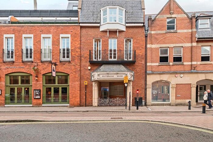 1 Bedroom Flat For Sale In Newbury, Berkshire, RG14