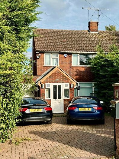 4 Bedroom Semi-Detached House For Sale In Sundon Park Road, Luton, LU3