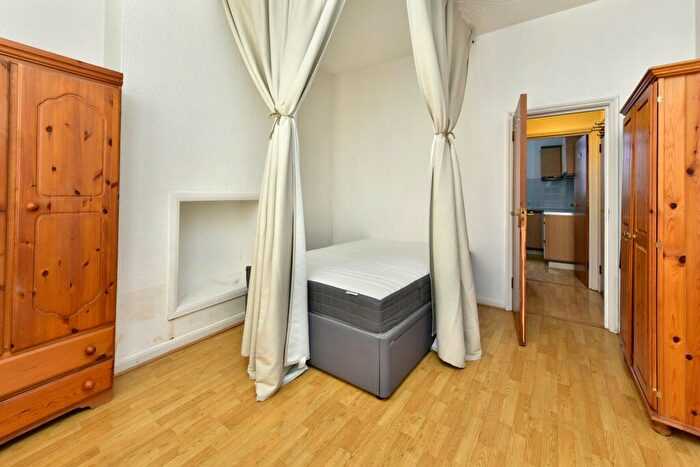 Apartment To Rent In Arthur Road, Holloway, London, N7