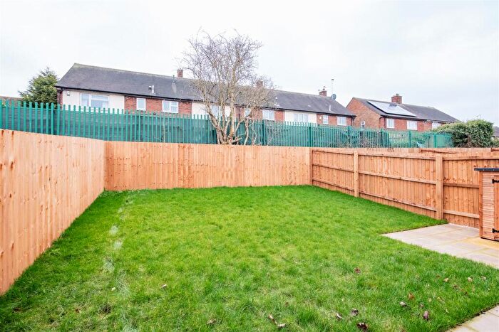 3 Bedroom Semi-Detached House To Rent In Collingham Crescent, Nottingham, NG5