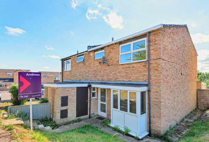 3 Bedroom Semi-Detached House To Rent In Hilltop Close, Stroud, Gloucestershire, GL5