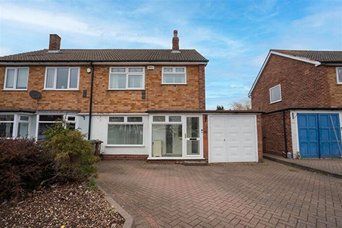 3 Bedroom Semi Detached House For Sale In Digby Drive, Birmingham, B37
