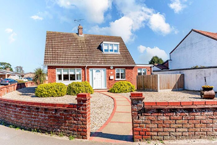 3 Bedroom Chalet For Sale In Holt Road, Horsford, NR10