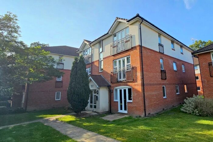 2 Bedroom Flat To Rent In Elmcroft Court, Three Bridges Road, Crawley, West Sussex., RH10