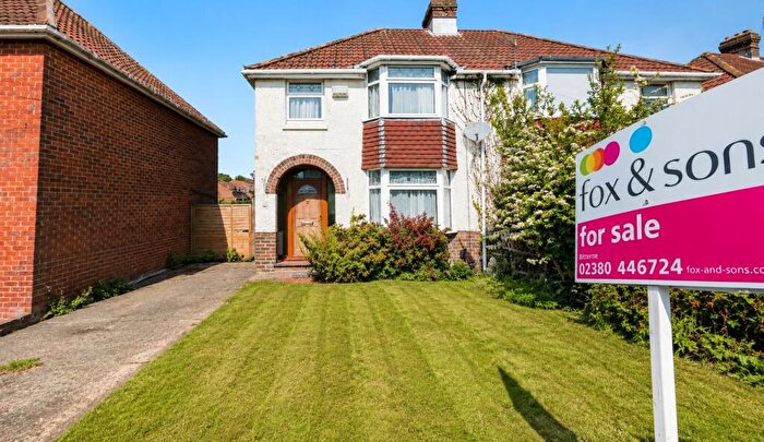 3 Bedroom Semi-Detached House For Sale In Wakefield Road, Southampton, SO18