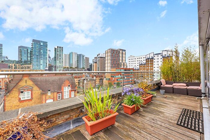 2 Bedroom Penthouse To Rent In Henriques Street, E1