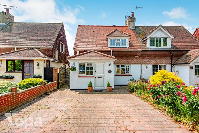2 Bedroom Semi-Detached House For Sale In School Lane, Horton Kirby, DA4