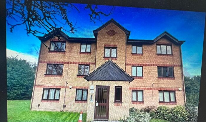 1 Bedroom Flat To Rent In Fielders Close, Enfield, Middlesex, EN1