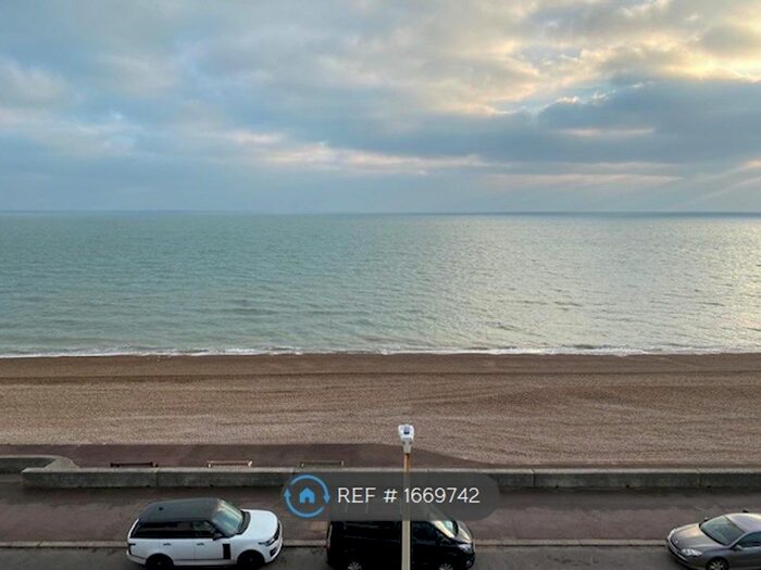1 Bedroom Flat To Rent In West Lawn, Sandgate, Folkestone, CT20