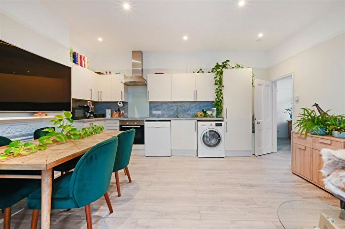 2 Bedroom Flat To Rent In Leopold Road, London, SW19
