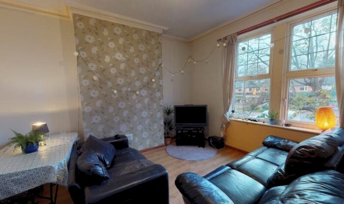 6 Bedroom Flat To Rent In Holly Bank, Headingley, Leeds, LS6