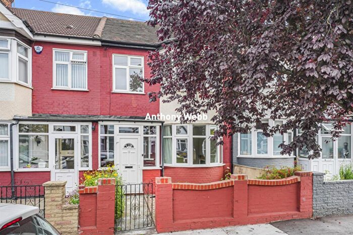 3 Bedroom Terraced House For Sale In Stirling Road, Wood Green, N22