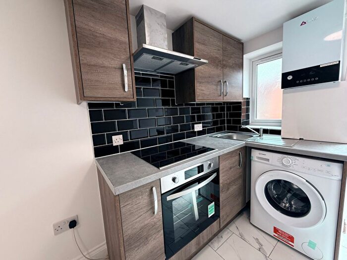 2 Bedroom Flat To Rent In Ilford, IG1