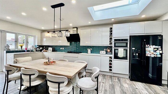 3 Bedroom Terraced House For Sale In Scotts Road, Southall, UB2