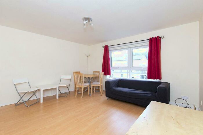 2 Bedroom Flat To Rent In Viewcraig Gardens, Newington, Edinburgh, EH8