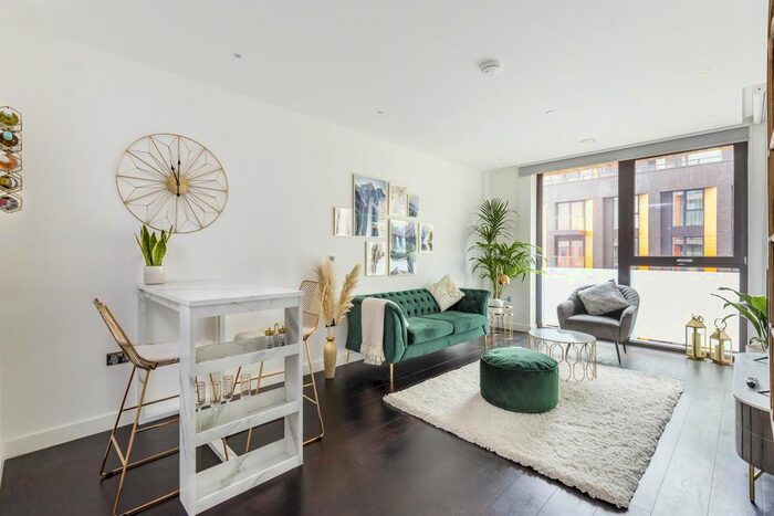 1 Bedroom Flat To Rent In Madeira Tower, The Residence, Ponton Road, Nine Elms, London, SW11