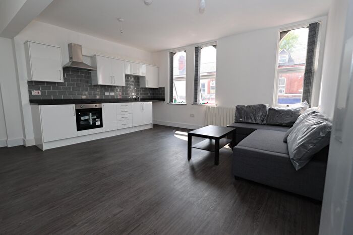 2 Bedroom Apartment To Rent In Bearwood Road, Smethwick, B66