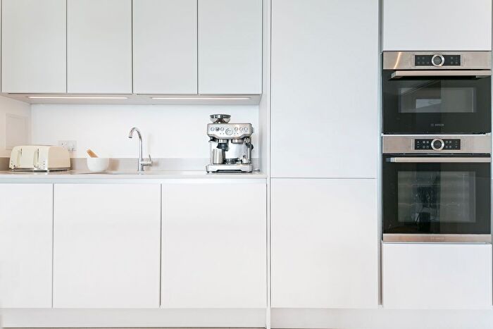 2 Bedroom Flat To Rent In West Parkside, Greenwich, SE10