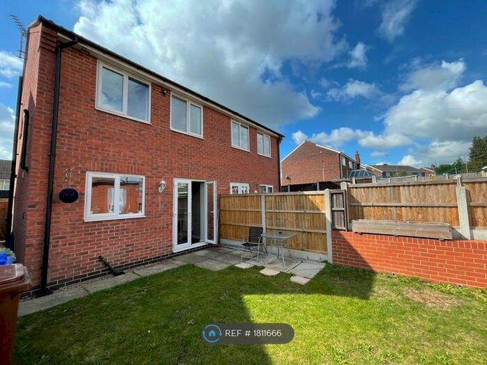 3 Bedroom Semi-Detached House To Rent In Broomhill Lane, Mansfield, NG19