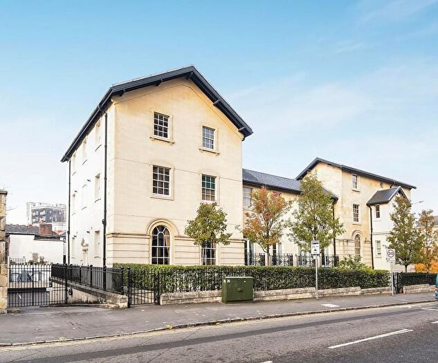 2 Bedroom Flat For Sale In Kings Road, Reading, RG1