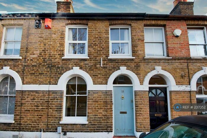 2 Bedroom Terraced House To Rent In Mooreland Road, Bromley, BR1