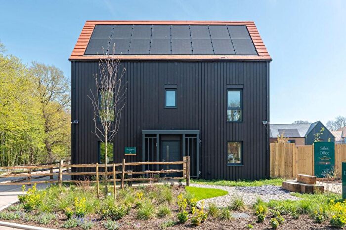 4 Bedroom Semi Detached House For Sale In Bed Eco Home | Low To No Bills | Near Station | London Commuter, OX14